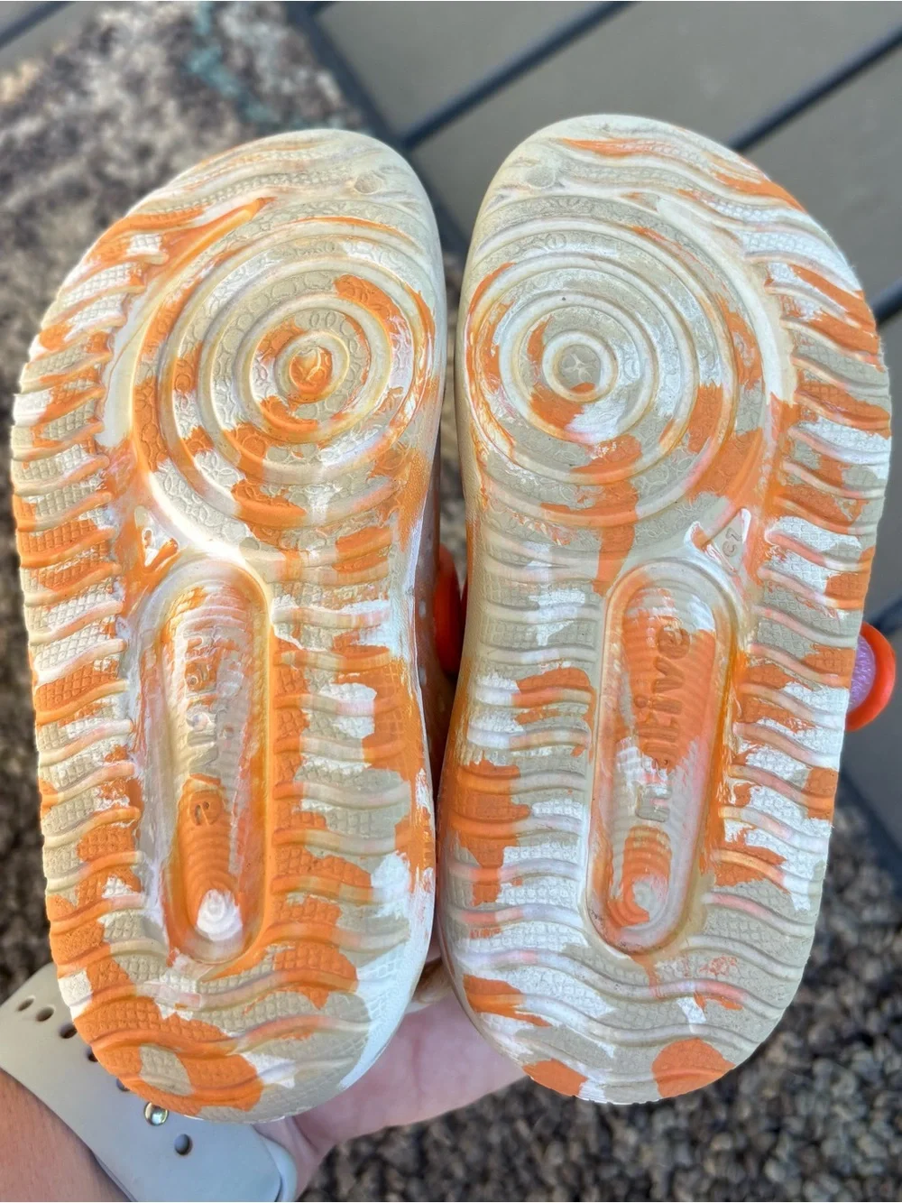Native Chase water sand friendly strap sandals shoes size 7 - orange marbled